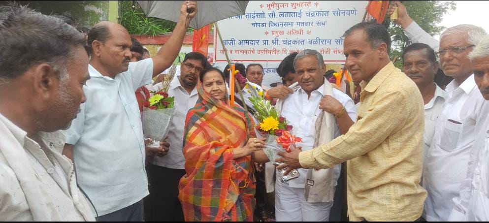 आमदार सौ.लताताई चंद्रकांत सोनवणे यांच्या प्रयत्नाने मंजूर साडे सहा कोटींच्या रस्ता कामांचा भूमिपूजन सोहळा संपन्न… 