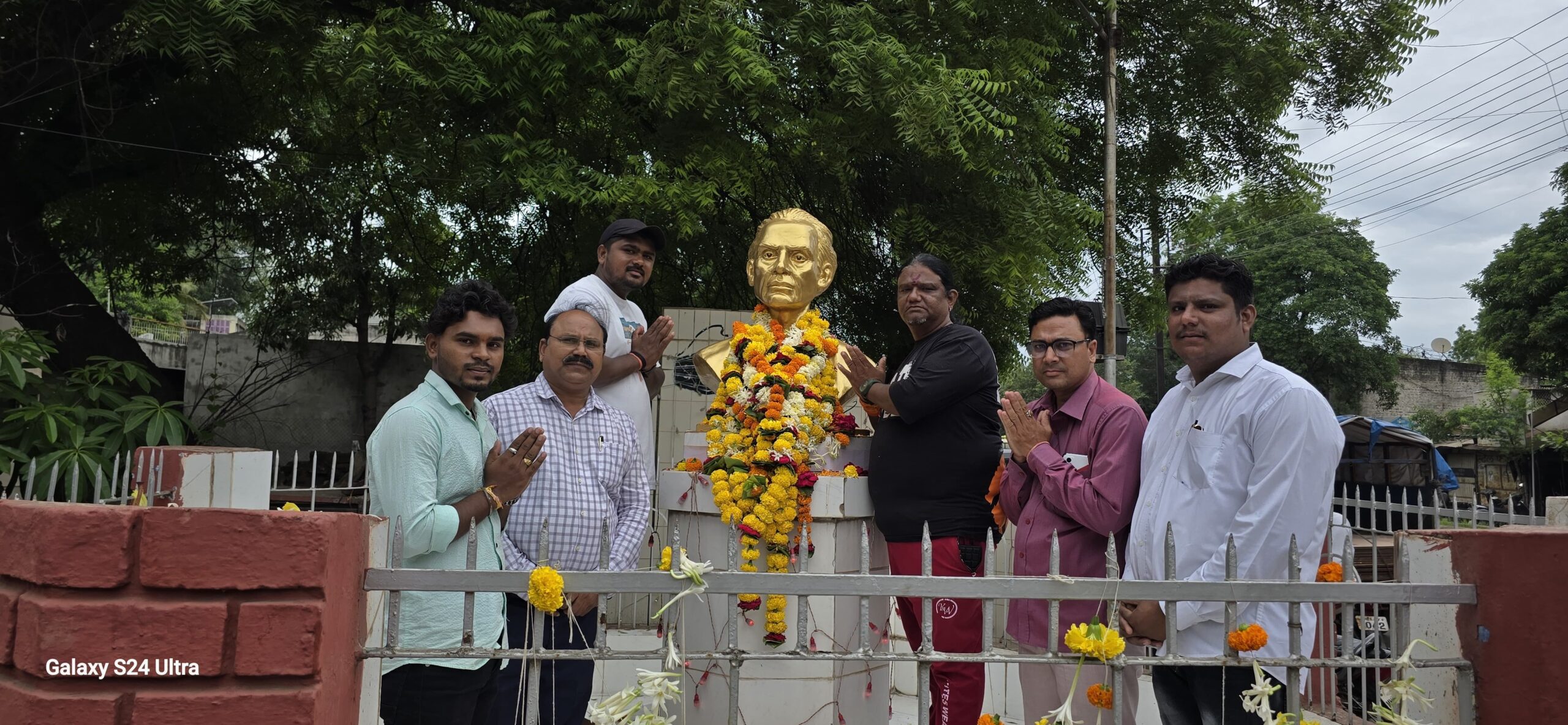 थोर समाजसुधारक, साहित्यरत्न, लोकशाहीर अण्णाभाऊ साठे यांच्या १०४ व्या जयंती निमित्त विनम्र अभिवादन !